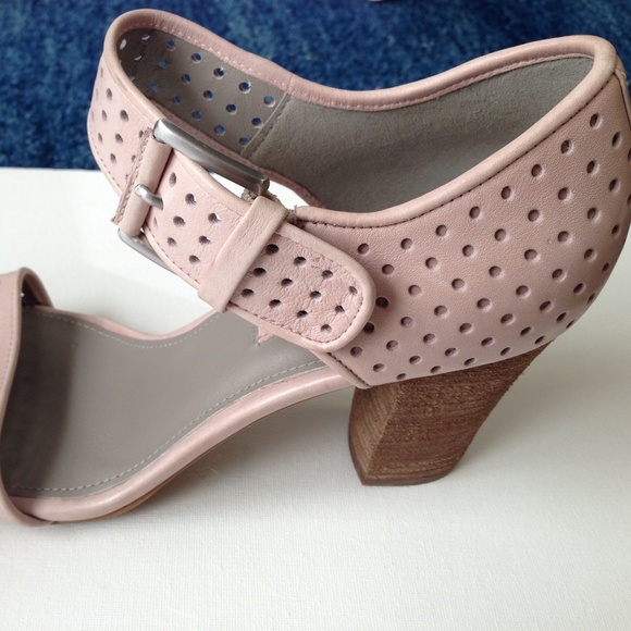 Dusty Rose ECCO 'Omak' Perforated Leather High Heel Sandals 39 - Picture 2 of 7